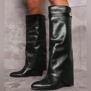 Leather black boots